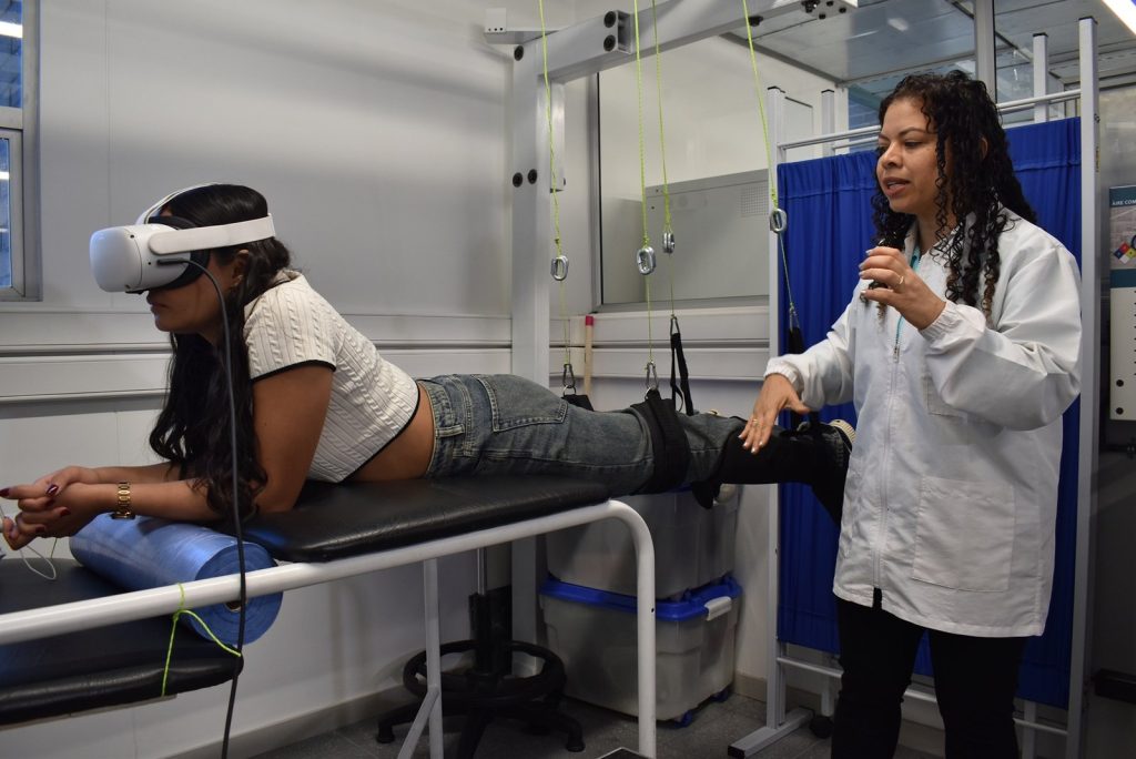 Crean un sistema de rehabilitación inspirado en terapia acuática y la realidad virtual