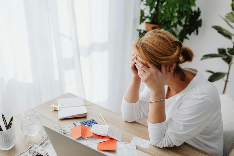 Crisis silenciosa: miles de empresas del país desaparecen sin intentar salvarse