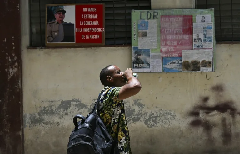 Cuba aprueba paquete de reformas de libre mercado en un giro económico sin precedentes