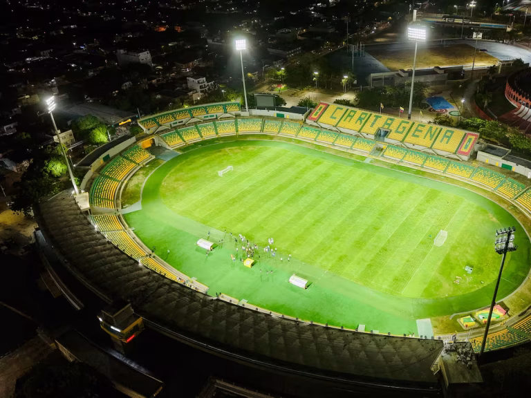De la luz al dato: la tecnología que transforma los estadios inteligentes