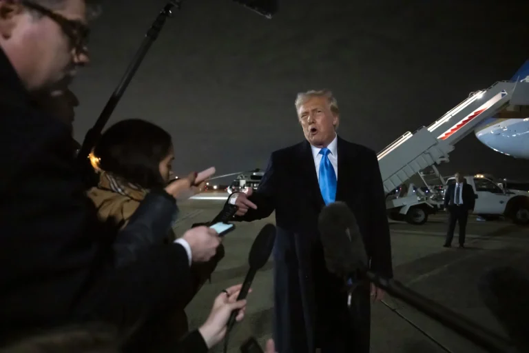 Decenas de empleados de Educación en licencia por políticas de Trump sobre inclusión