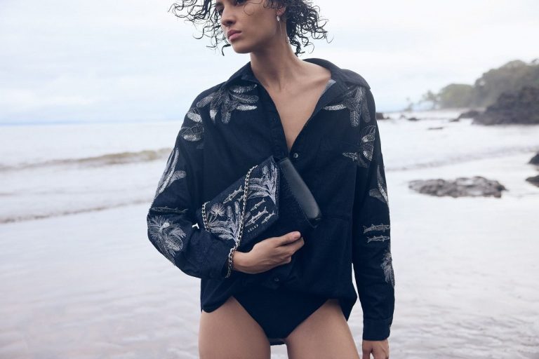 Denim bordado: una tendencia artesanal para exaltar la feminidad 