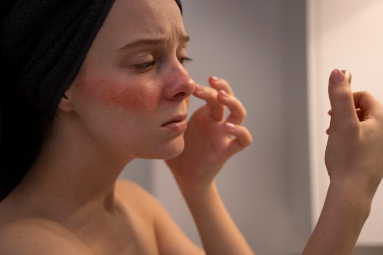 Dermatólogos alertan por daños invisibles en la piel tras vacaciones