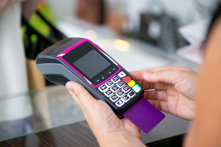 Día de la Madre impulsó el consumo en Colombia con más de un billón de pesos facturado en transacciones electrónicas
