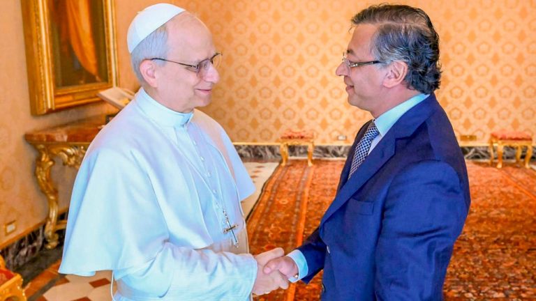 Diálogo entre el nuevo Papa y Petro