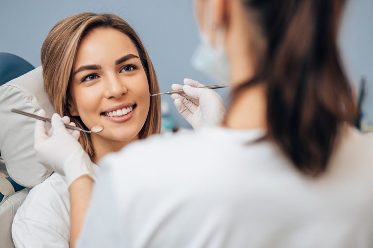 Doce de mayo, día de la salud de las Encías: cuidarlas puede proteger tu cerebro y tu corazón