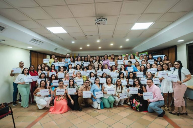 Docentes de Santa Marta son certificados en innovación 