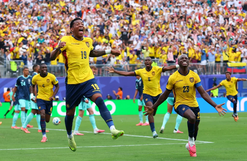 Ecuador hace la hazaña y vence a Alemania para seguir con vida en el Mundial