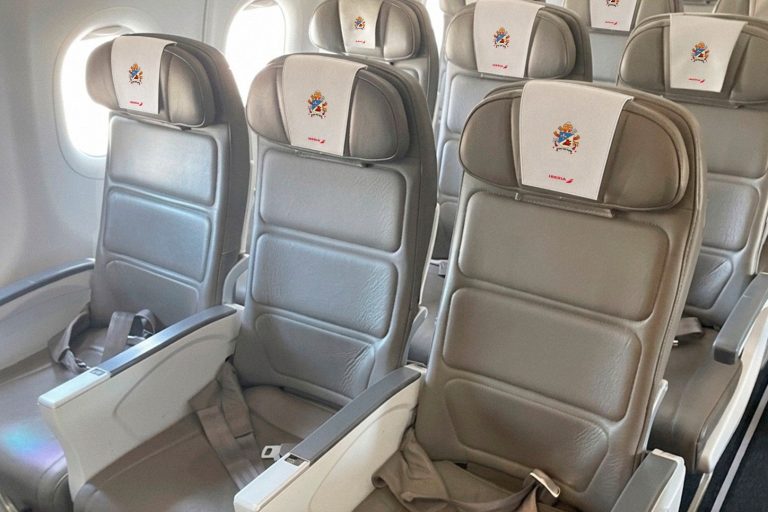 El avión papal ya está listo: así se moverá León XIV por España