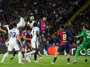 El Barça reacciona a tiempo en un vibrante empate ante el Inter de Milán