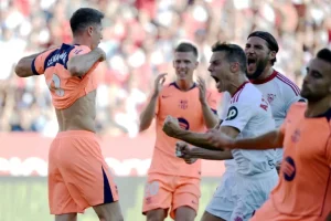 El Barcelona se desmorona en Sevilla y el Real Madrid es el nuevo líder