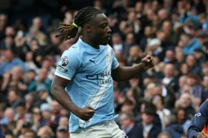 El City cumple ante el Brentford y mete presión al Arsenal