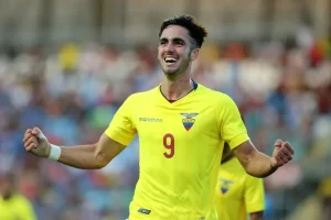 El delantero Campana se convierte en la primera baja mundialista de Ecuador