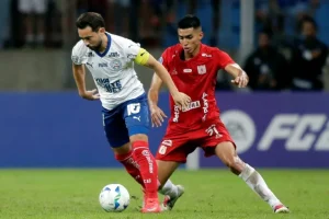 El futbolista brasileño Everton Ribeiro es diagnosticado de cáncer