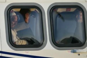 El papa llama a “resolver los conflictos como seres humanos y no como animales”