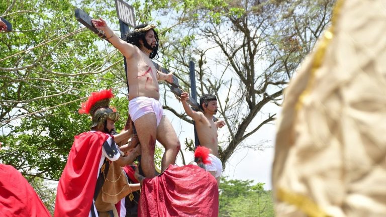 El viacrucis financiero del viajero colombiano
