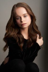 Ella es Imogen Faith Reid, la revelación de la serie original de Disney+ “Good American Family”