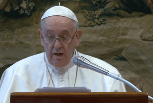 En carta y desde su hospitalización, el Papa pide el final de los conflictos en el mundo