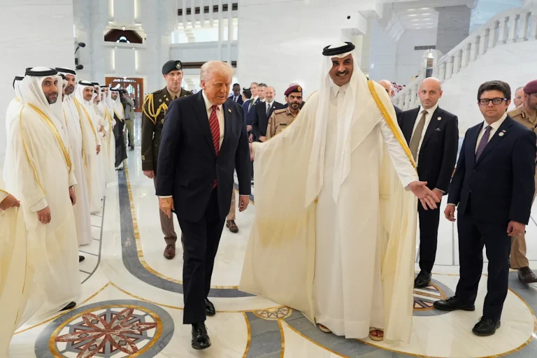 En Oriente Medio, Trump admira la riqueza de sus anfitriones árabes