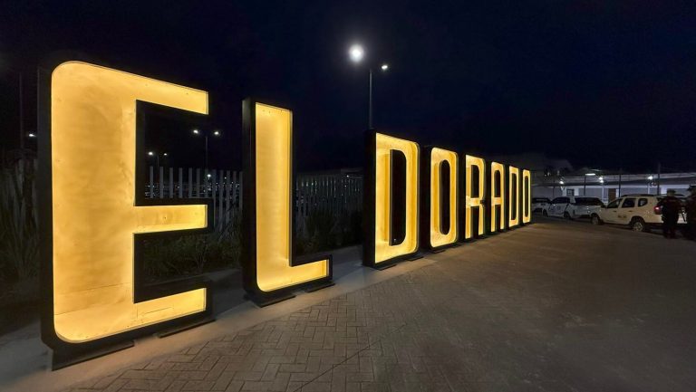 En sus 65 años, El Dorado le entrega a Bogotá el aviso que fue su emblema visual