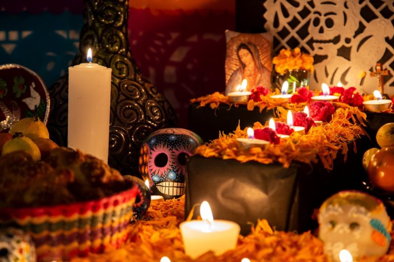 Entre altares y sabores: el día de muertos narrado por guías mexicanos