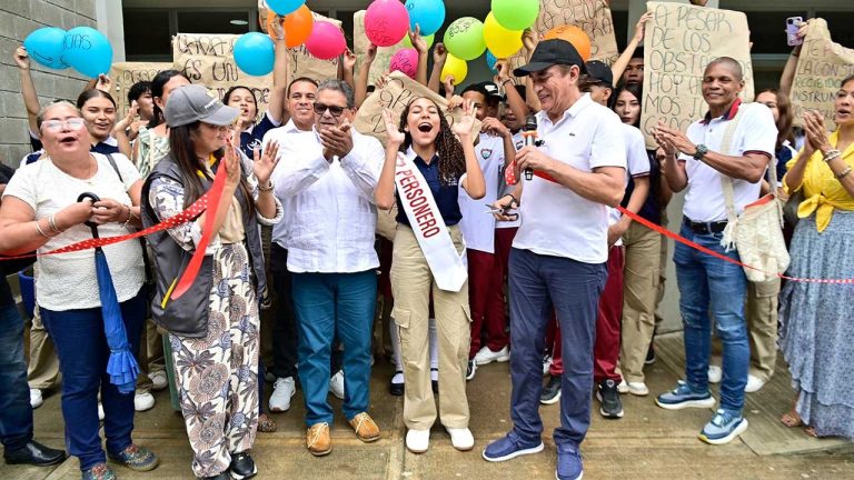 Entregan 28 aulas en tres instituciones educativas de Córdoba