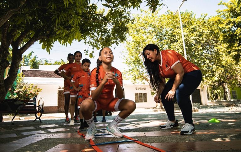 Entrenadores deportivos deberán sacar licencia para que los contrate el Estado
