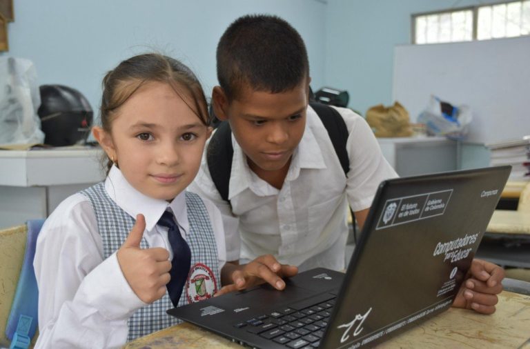 ETB NET, logra el 99% de operación en Centros Digitales de 15 departamentos