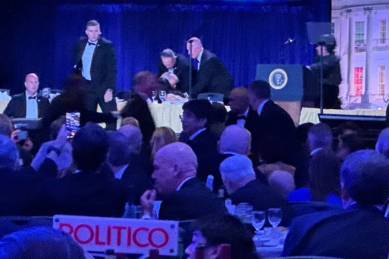 Evacuaron a Trump por una amenaza durante una cena con periodistas