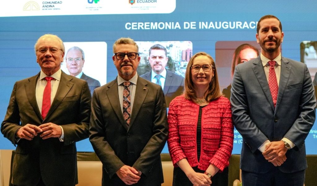 Evalúan propuesta de “Cielos Andinos” para impulsar la conectividad regional