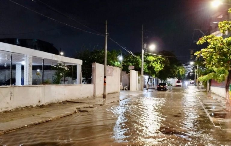 Exceso de lluvias genera emergencia en el sistema de alcantarillado de Santa Marta