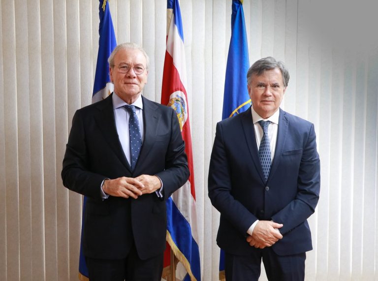 Firman convenio para fortalecer sistema agroalimentario de países andinos