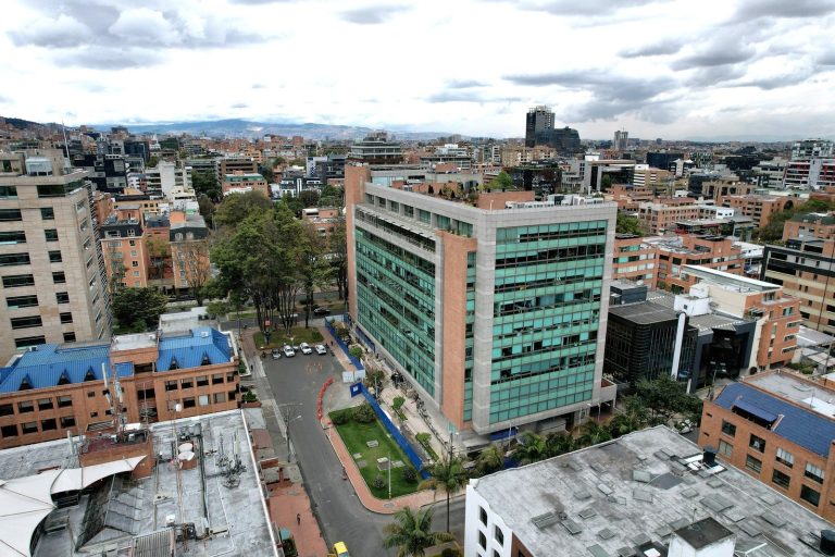 Fortinet abre nuevas oficinas en Bogotá: compromiso con la ciberseguridad