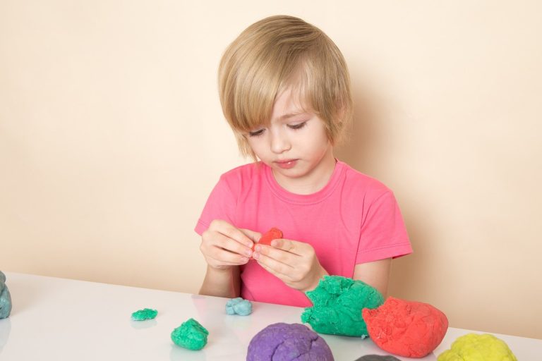 Frente al exceso de pantallas, juego activo es la mejor alternativa para la infancia