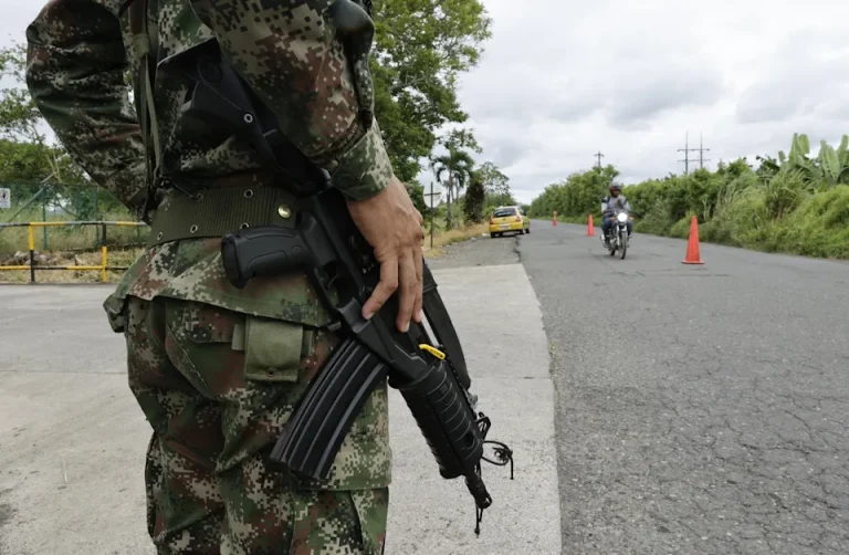 Gobernadora del Magdalena exige a la Policía Nacional restablecer el orden y la movilidad en la Troncal del Caribe