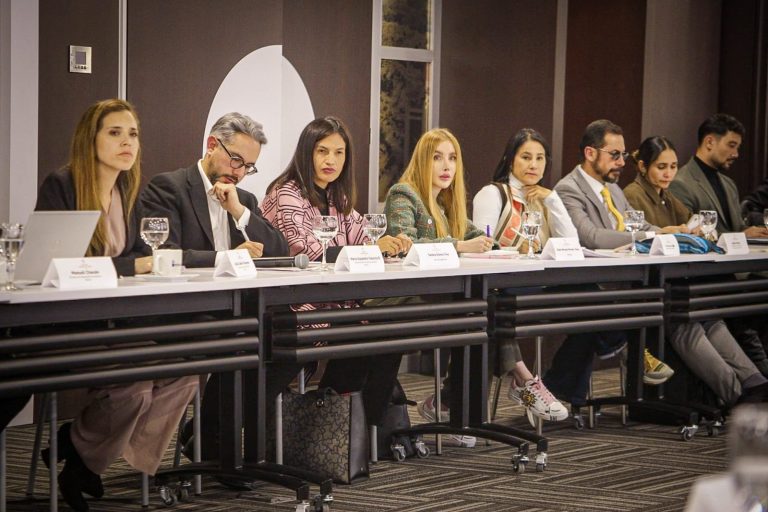 Gobierno dialoga con exportadores ecuatorianos en busca de salidas a la crisis en relación bilateral