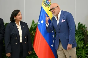 Gobierno y oposición inician diálogo con miras a una transición política en Venezuela