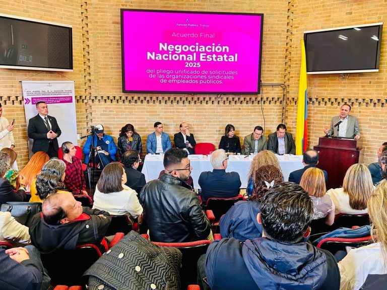 Gobierno y sindicatos firman acuerdo nacional estatal