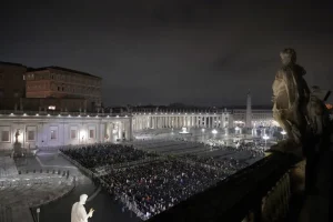 Gran movilización y un emotivo rosario por salud del Papa en la Plaza San Pedro