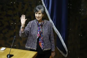 Hija de Allende, destituida del Senado chileno por escándalo inmobiliario