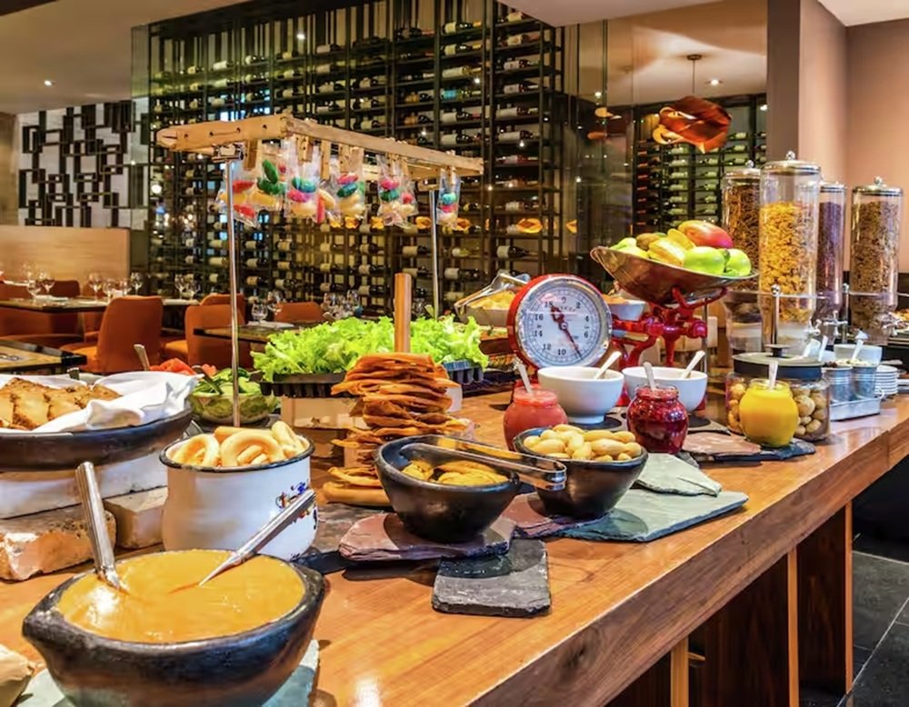 Hilton Bogotá celebra los 488 años de la capital: brunch inspirado en sus sabores más tradicionales
