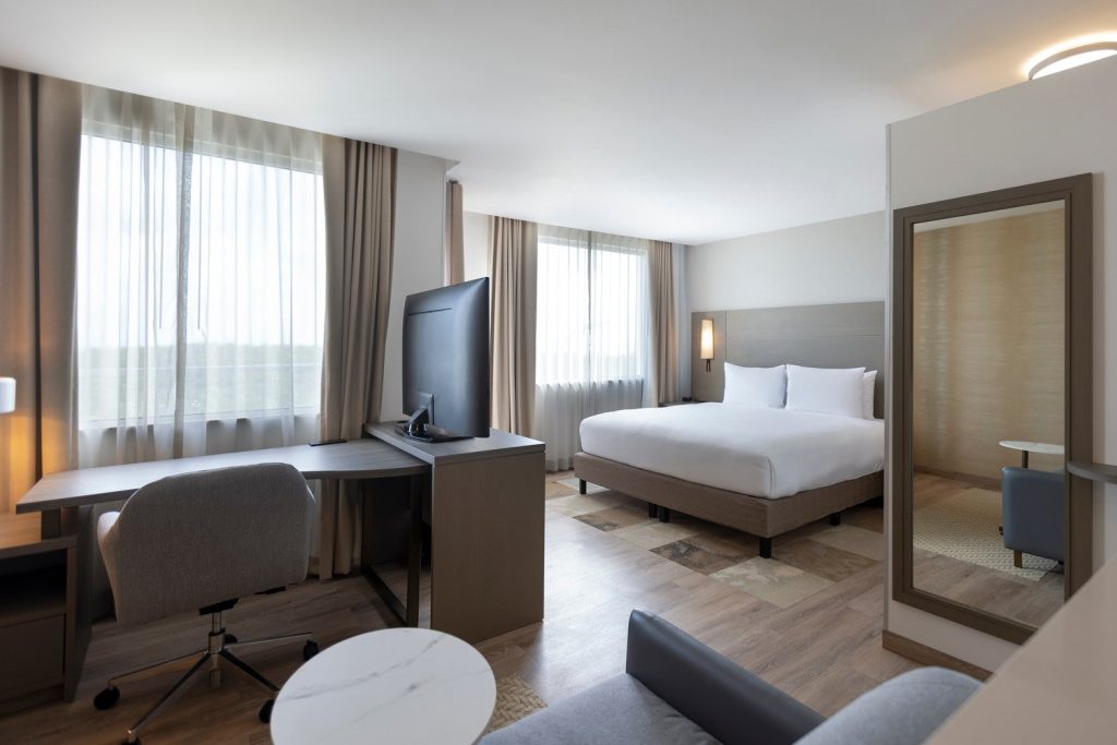 Hoteles impulsan largas estadías