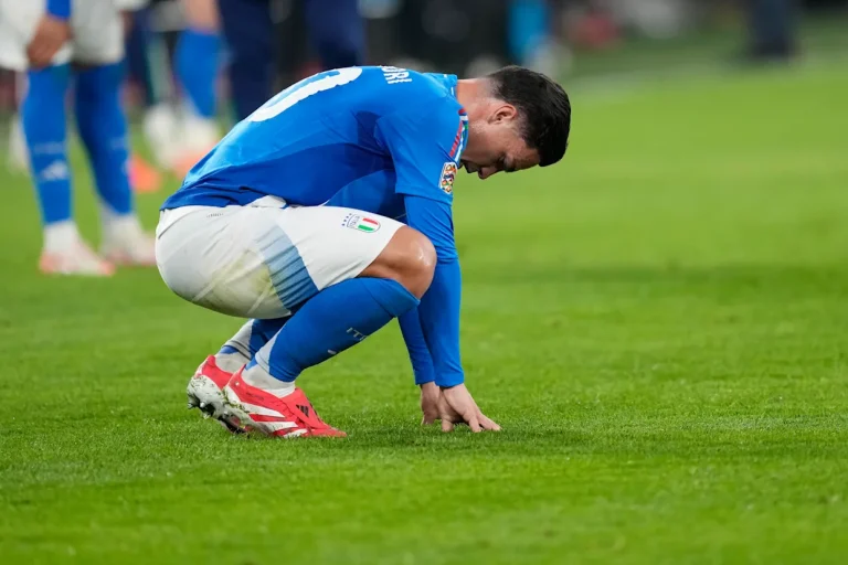 Humillante gol complica camino de Italia para evitar perderse su tercer Mundial consecutivo