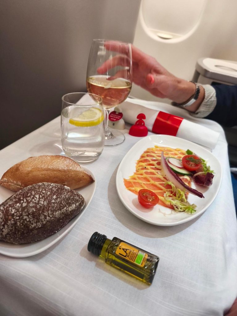 Iberia se renueva: así saben sus nuevos menús de verano 2025