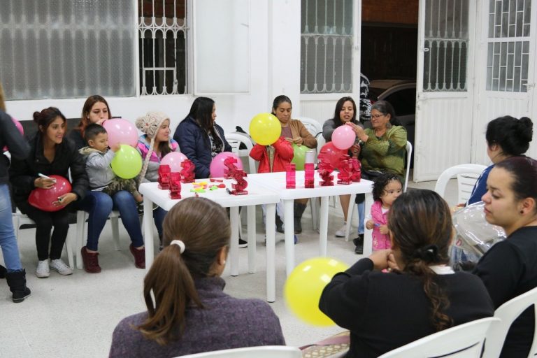 Impulsan el liderazgo femenino con programa de Madres Emprendedoras