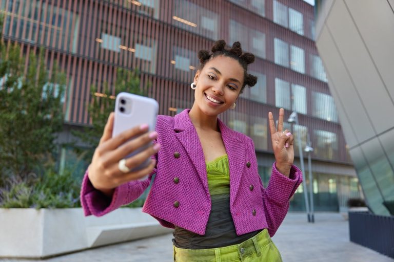 Influencers, fuerza creativa en la moda y la belleza en el país: ¿Qué poder tienen?