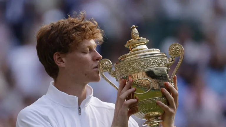 Jannik Sinner gana la revancha y gobierna en Wimbledon