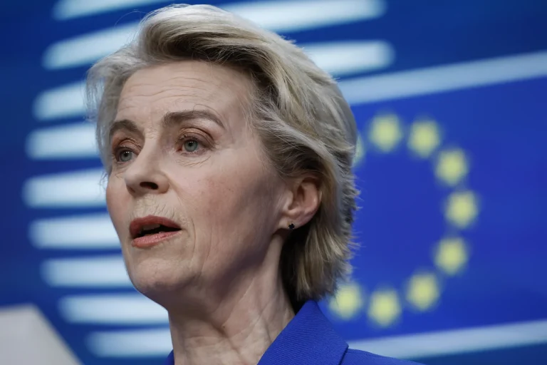 Jefa de la Comisión Europea tiene “neumonía grave”