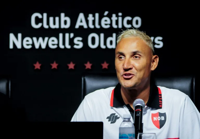 Keylor Navas firmó por dos años con Newell’s de Argentina