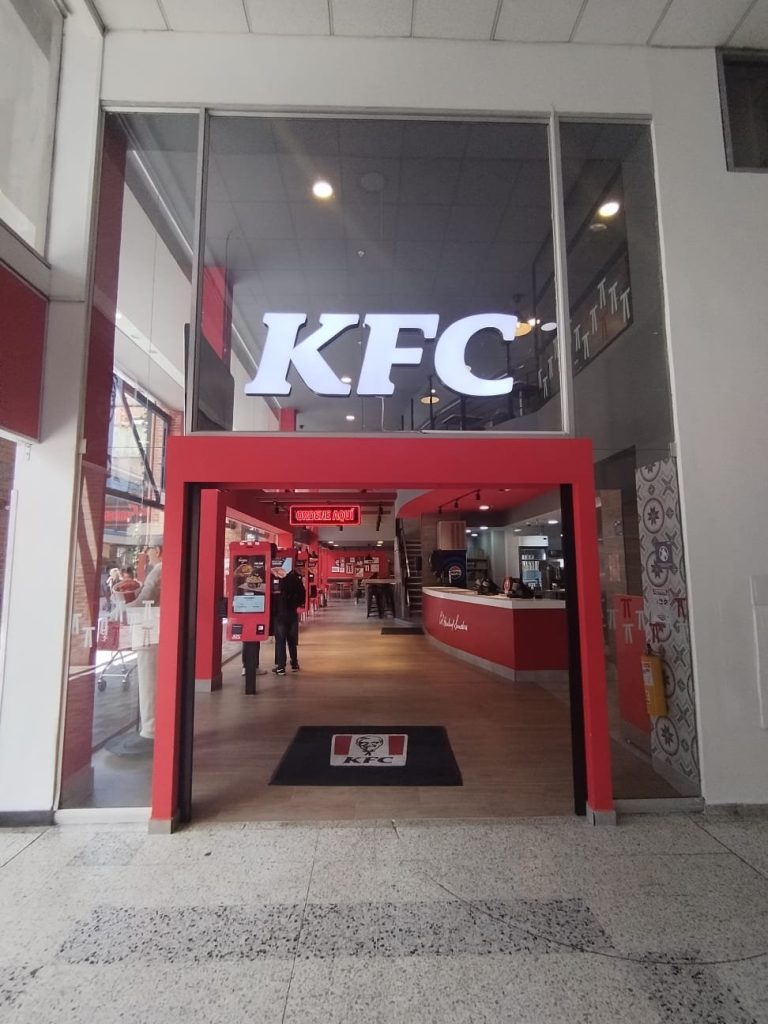 KFC sigue creciendo con nuevas aperturas en Bogotá y Neiva